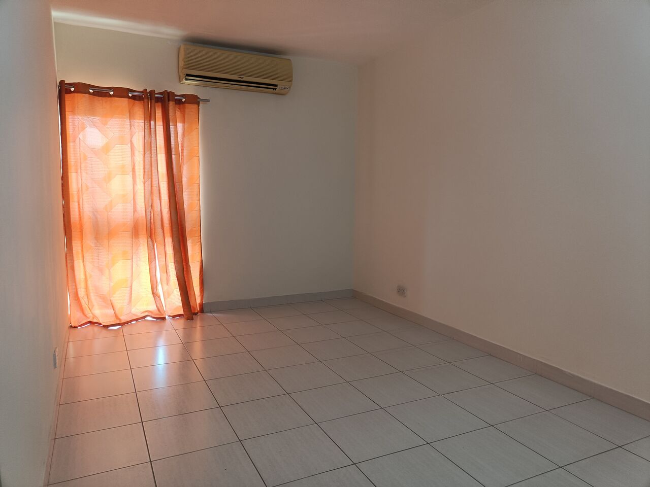 Adliya, Apartments, Flats, Houses & Villas, BHD 330/month,  3 BR,  200 Sq. Meter,  Semi Furnished 3bhk With Ewa