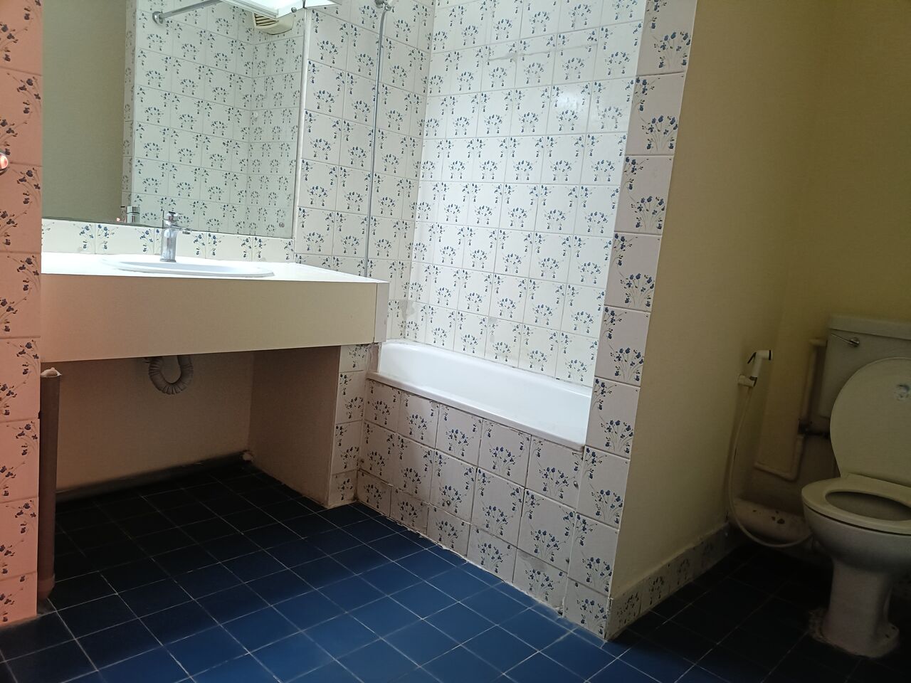 Adliya, Apartments, Flats, Houses & Villas, BHD 330/month,  3 BR,  200 Sq. Meter,  Semi Furnished 3bhk With Ewa