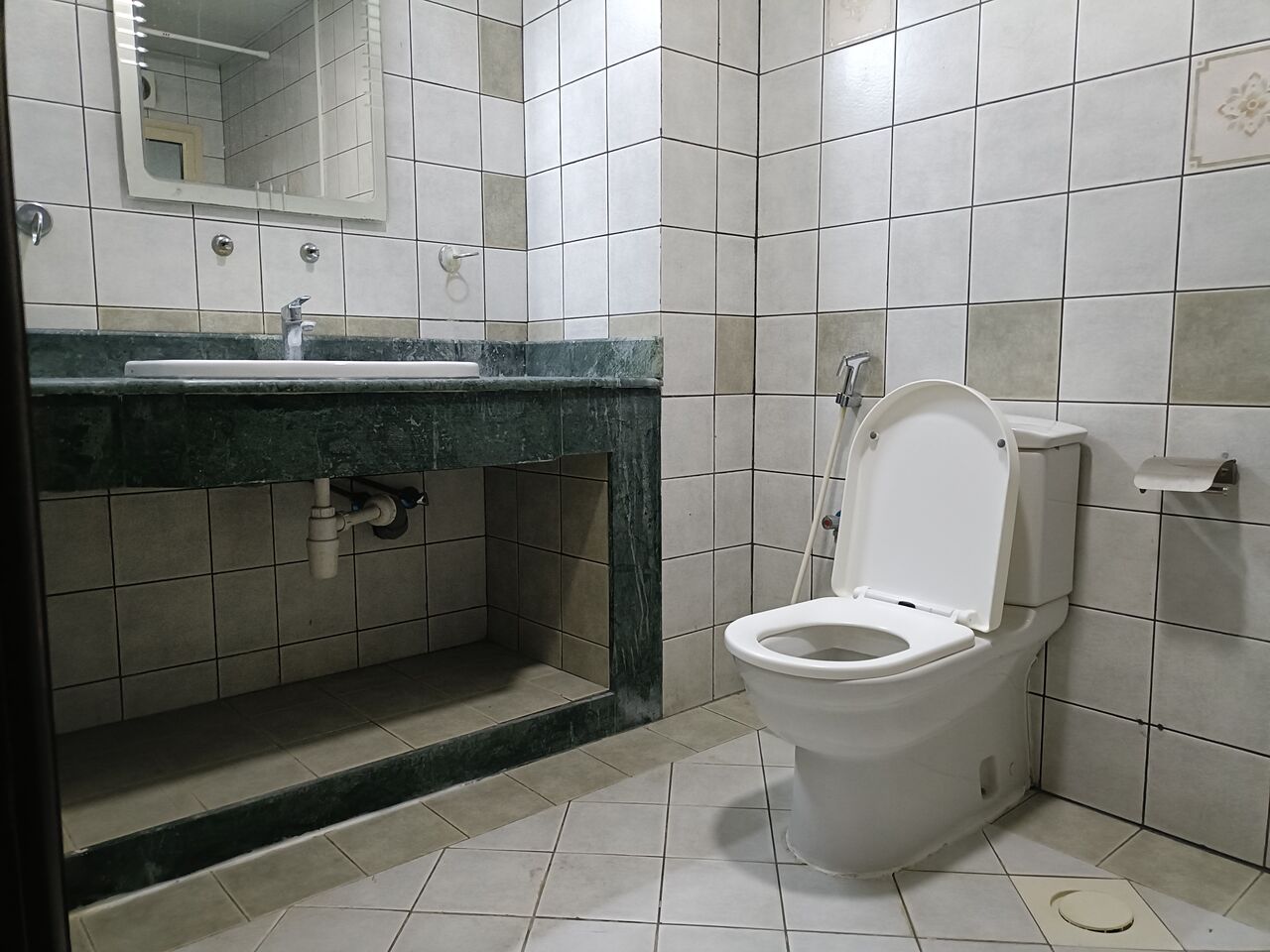 Mahooz, Apartments, Flats, Houses & Villas, BHD 450/month,  Furnished,  2 BR,  150 Sq. Meter,  Fully Furnished 2bhk With Ewa