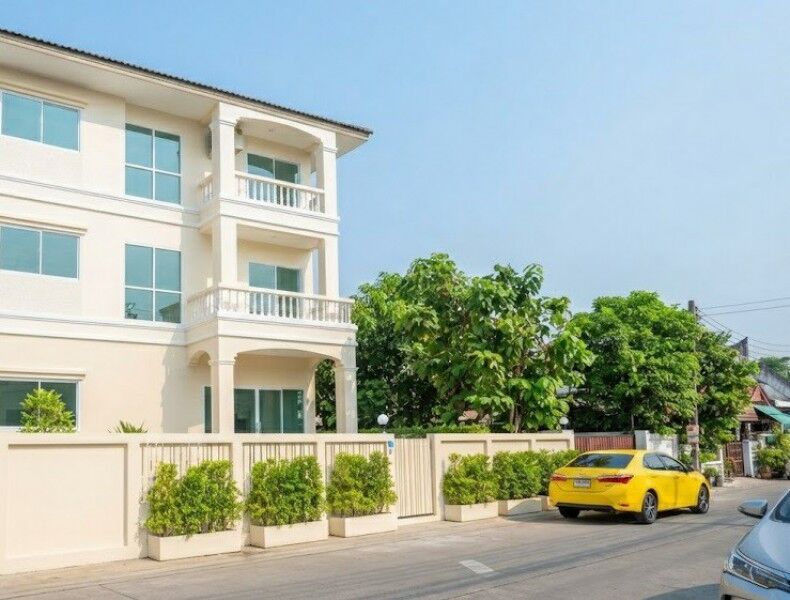 Bangkok, Villas, THB 39999,  150 Sq. Feet,  อาคาร 3ชั้น เลียบด่วนเอกมัยรามอินทร