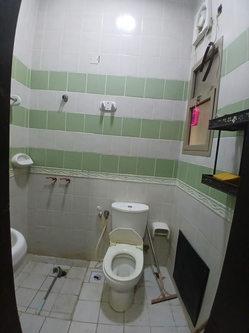 Salmaniya, Apartments, Flats, Houses & Villas, BHD 180/month,  1 BR,  Studio Flat Available In Salmaniya With EWA ( Salmaniya 05)