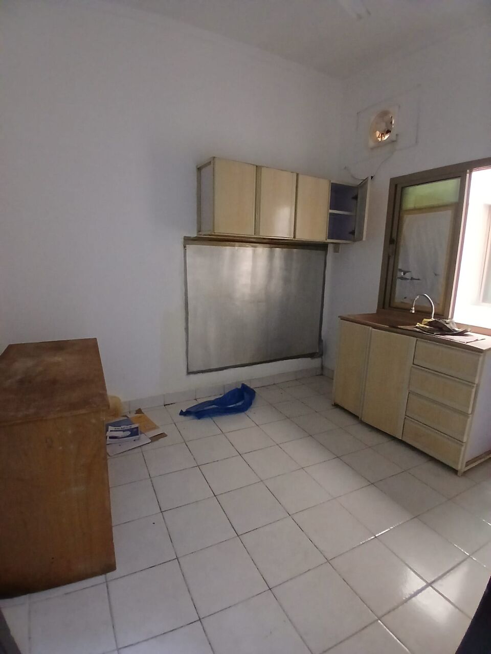 Salmaniya, Apartments, Flats, Houses & Villas, BHD 180/month,  1 BR,  Studio Flat Available In Salmaniya With EWA ( Salmaniya 05)