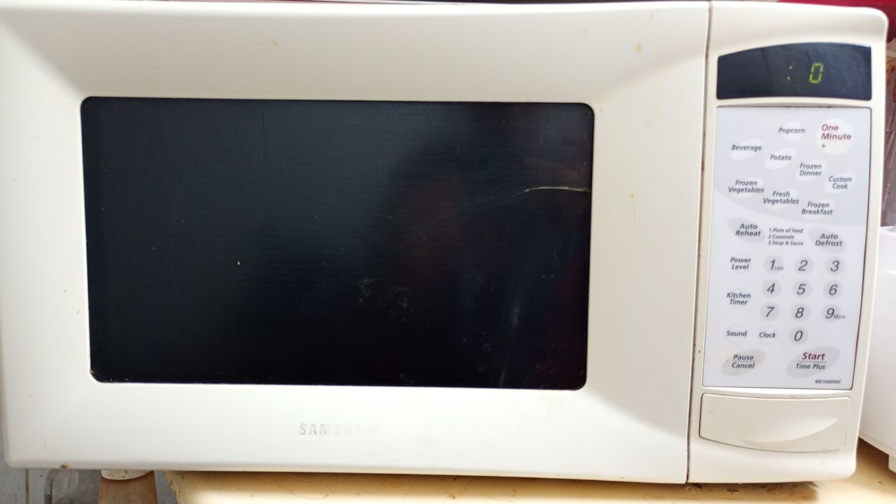 Jeddah, Household Items, SAR 200,  MICROWAVE OVEN SAMSUNG FOR SALE NEGOTIABLE PRICE