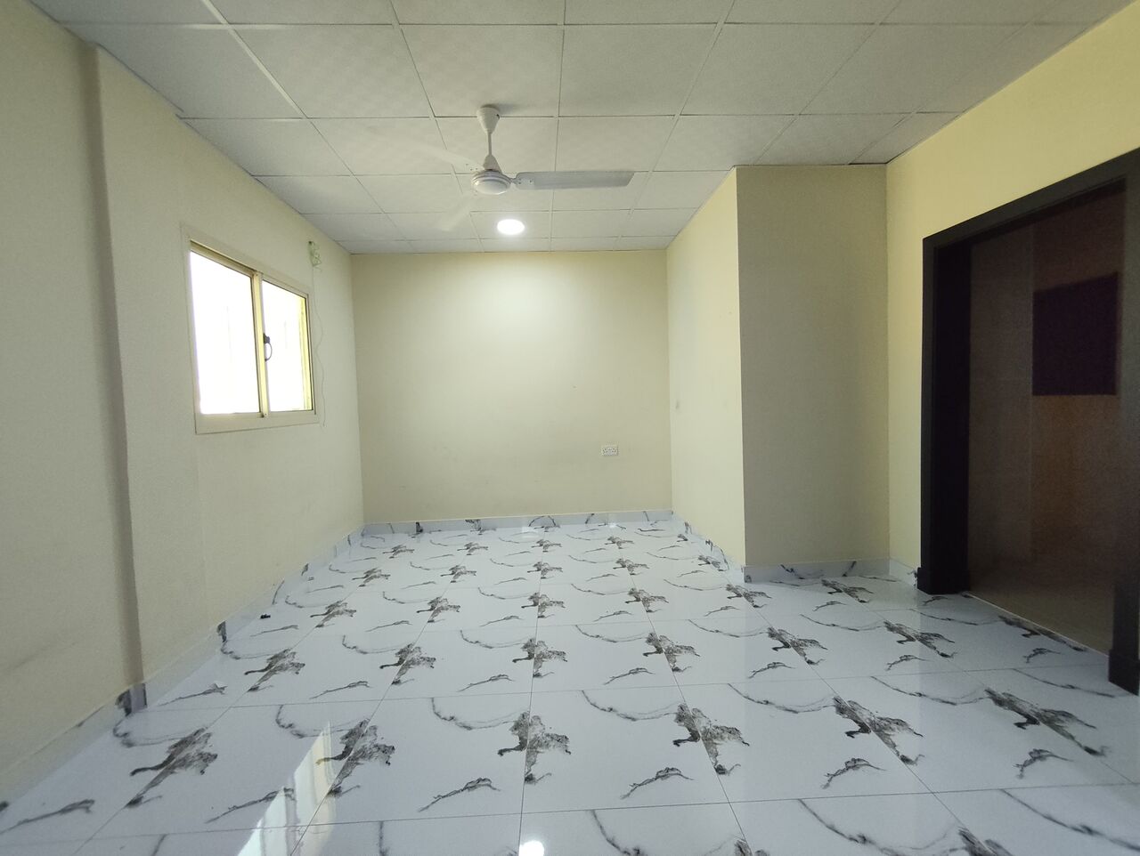 Ras Rumman, Apartments, Flats, Houses & Villas, BHD 140/year,  1 BR,  Ras Rumman:- Studio Flat On Rent With Unlimited Ewa & Split Ac..