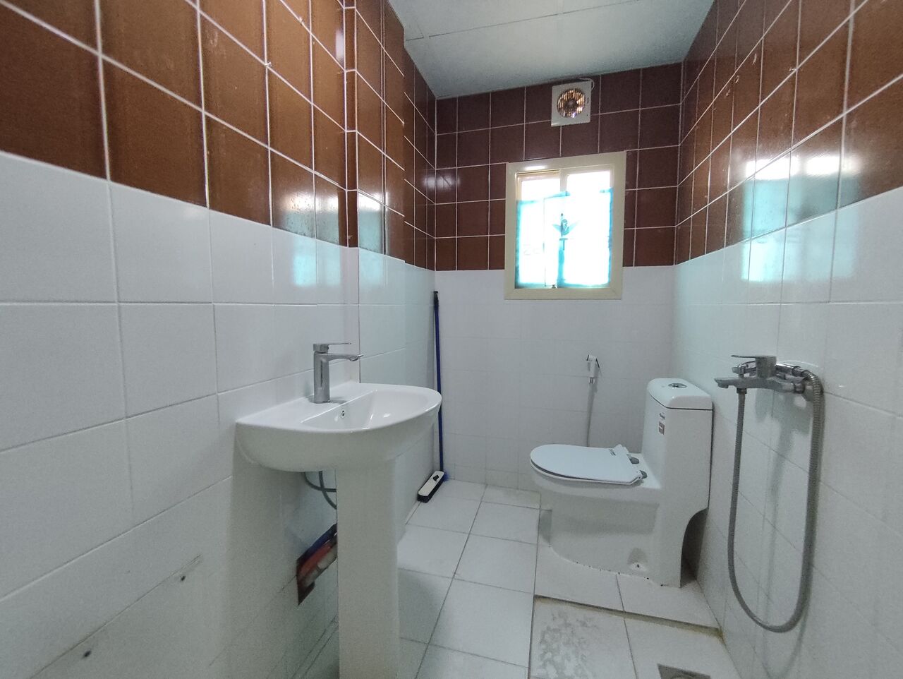 Ras Rumman, Apartments, Flats, Houses & Villas, BHD 140/year,  1 BR,  Ras Rumman:- Studio Flat On Rent With Unlimited Ewa & Split Ac..