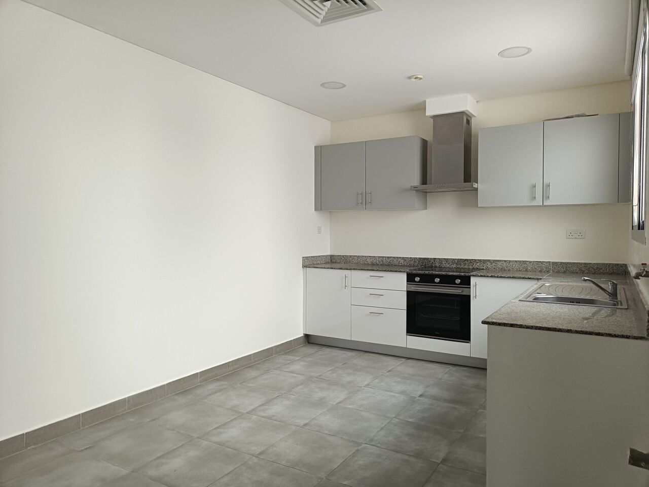 Adliya, Apartments, Flats, Houses & Villas, BHD 280/month,  2 BR,  150 Sq. Meter,  Semi Furnished 2bhk Without Ewa