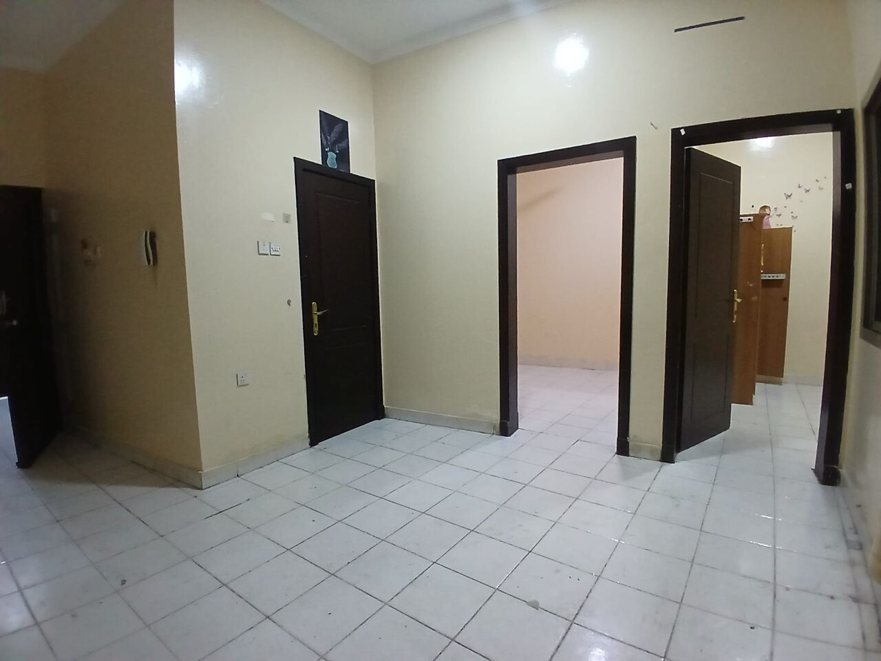 Salmaniya, Apartments, Flats, Houses & Villas, BHD 220/month,  2 BR,  Unfurnished Flat Available In Salmaniya With EWA ( Salmaniya 06)