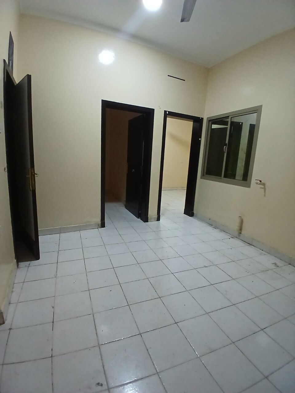 Salmaniya, Apartments, Flats, Houses & Villas, BHD 220/month,  2 BR,  Unfurnished Flat Available In Salmaniya With EWA ( Salmaniya 06)