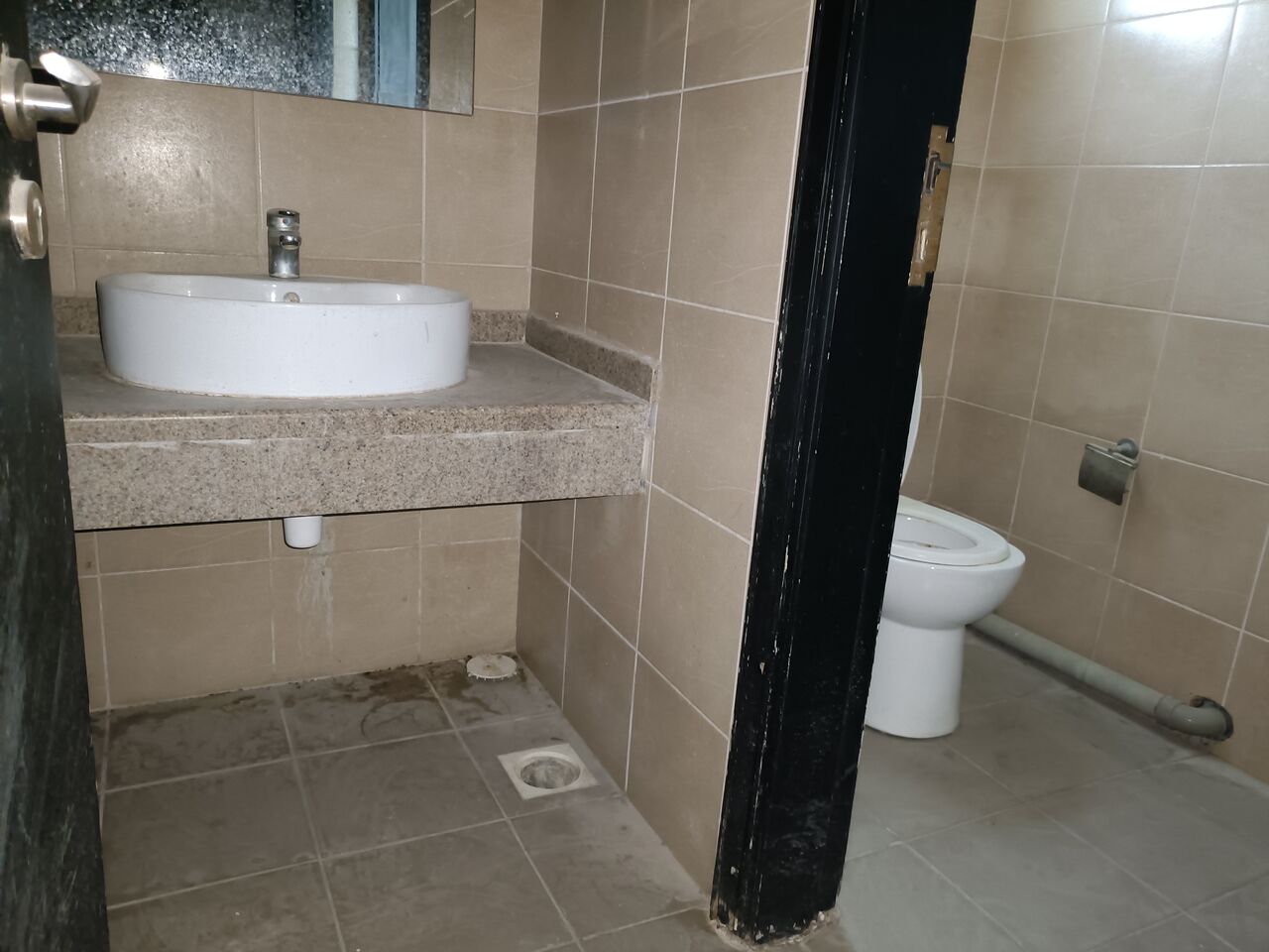 Adliya, Apartments, Flats, Houses & Villas, BHD 800/month,  6 BR,  250 Sq. Meter,  Semi Furnished Commercial Flat (160sqmtr)