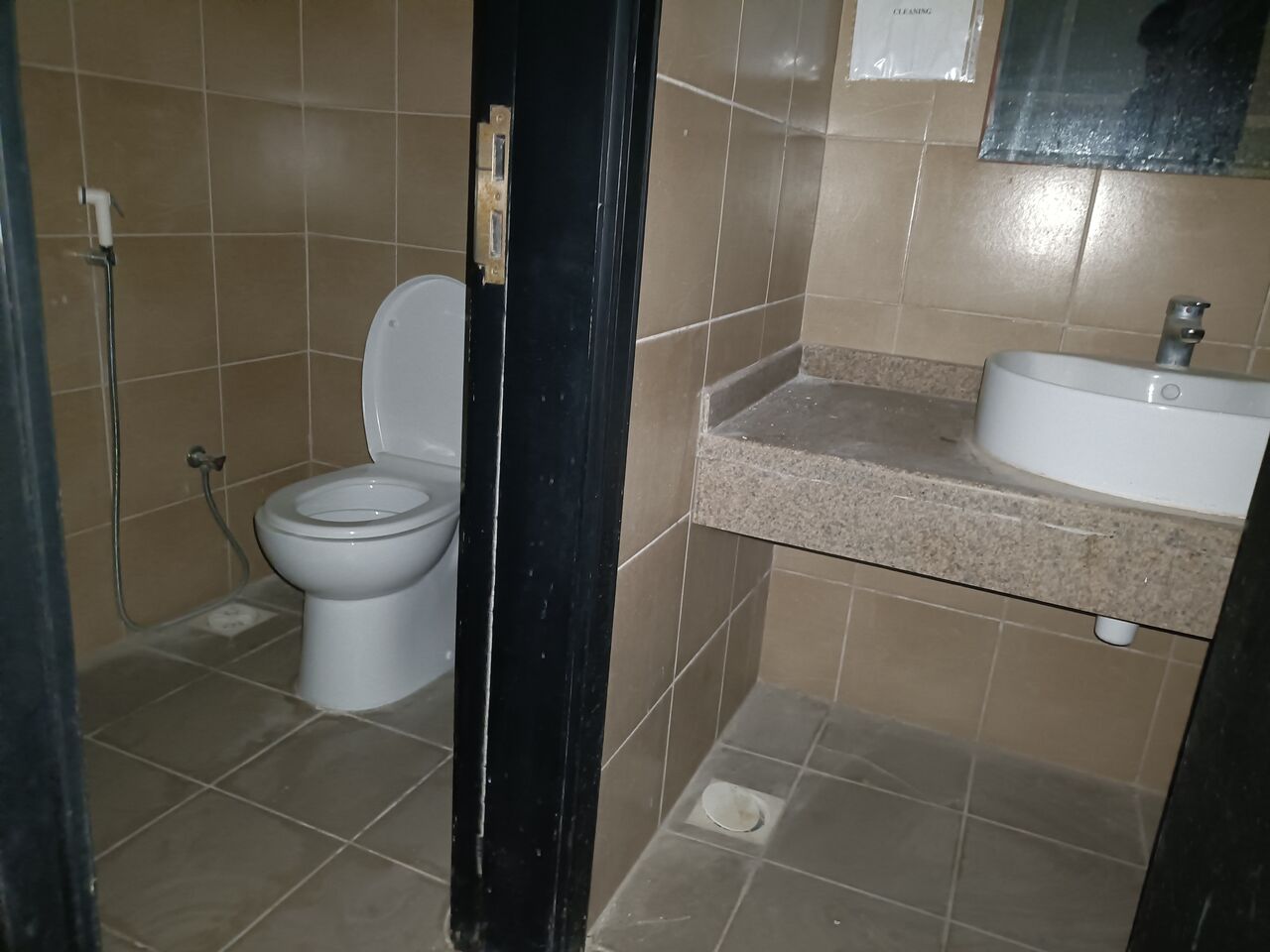 Adliya, Apartments, Flats, Houses & Villas, BHD 800/month,  6 BR,  250 Sq. Meter,  Semi Furnished Commercial Flat (160sqmtr)