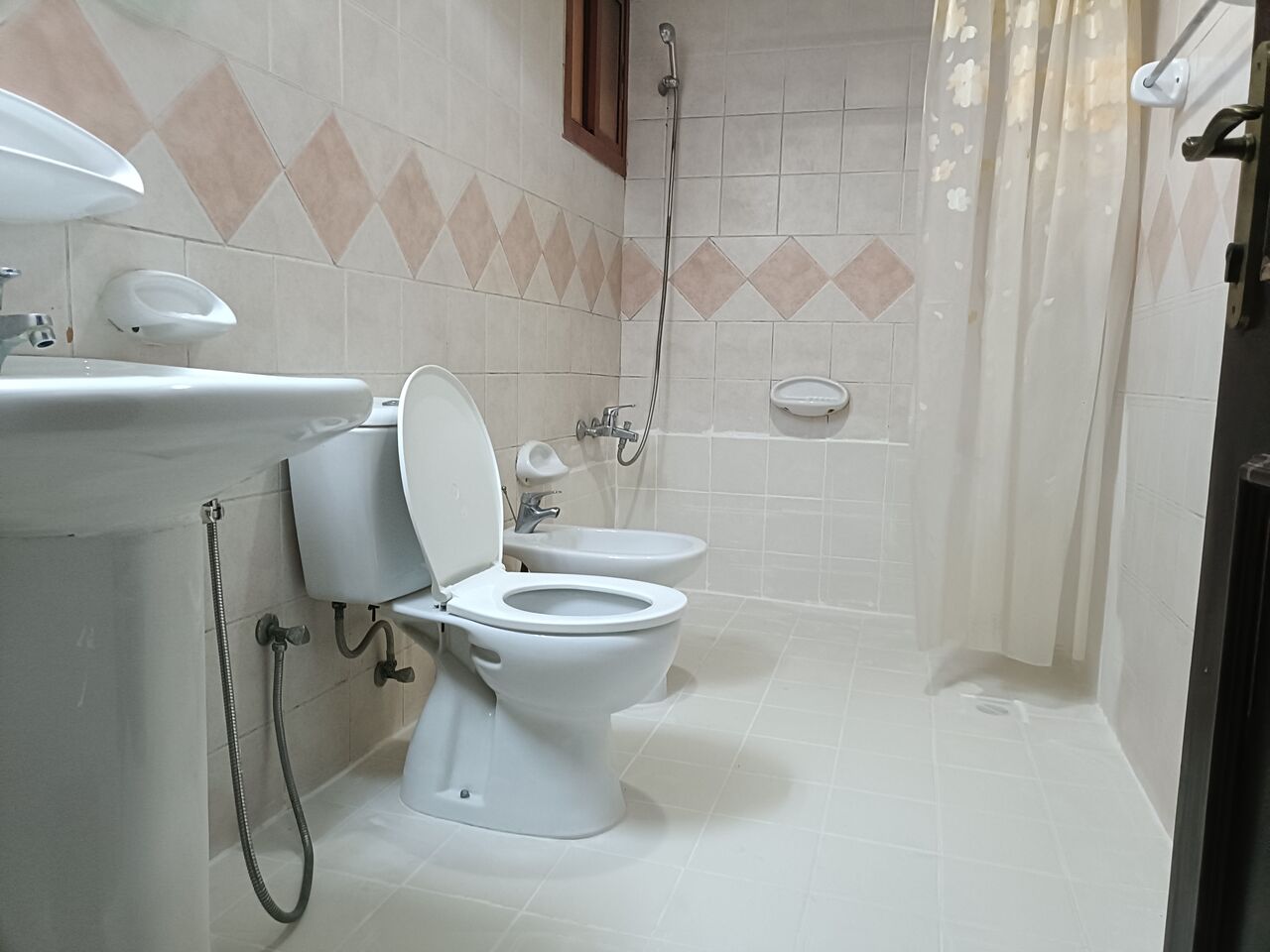 Gudaibiya, Apartments, Flats, Houses & Villas, BHD 350/month,  Furnished,  2 BR,  150 Sq. Meter,  Fully Furnished 2bhk With Ewa