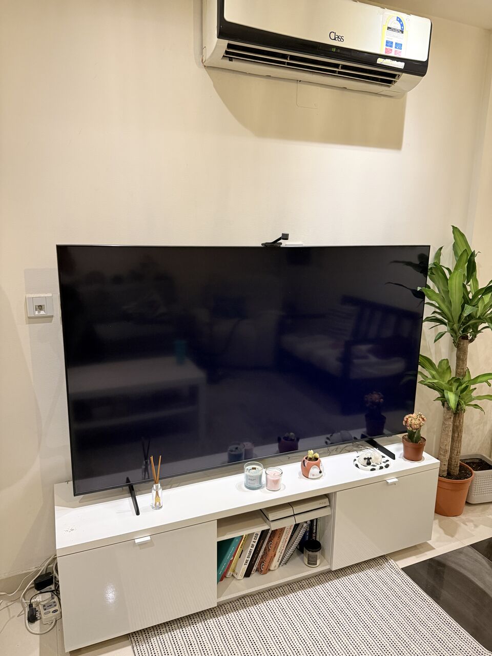 Khobar, Appliances, SAR 1900,  Samsung 70 Inch Crystal UHD Smart TV