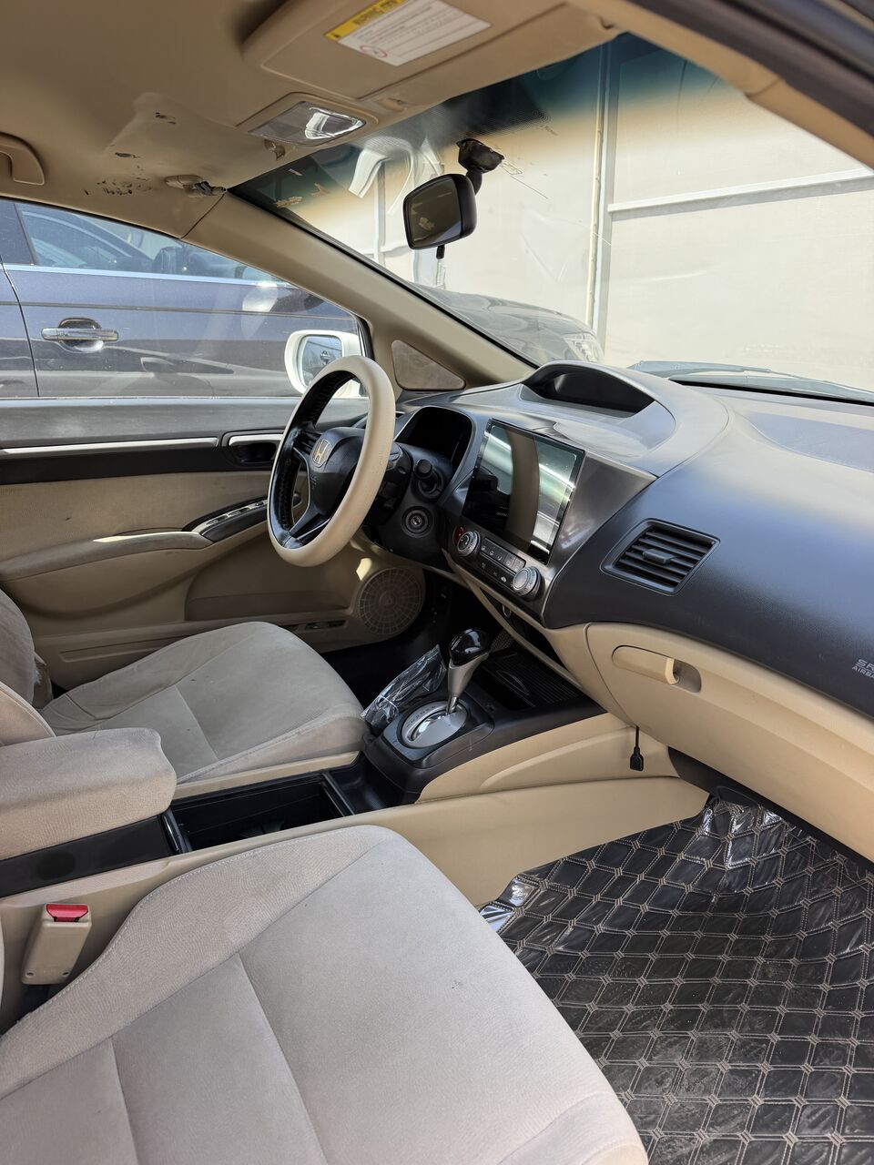Hittin, Vehicles, Cars & Trucks , SAR 18500,  Honda Civic,  2008,  Automatic,  258600 KM,    White  Good Condition