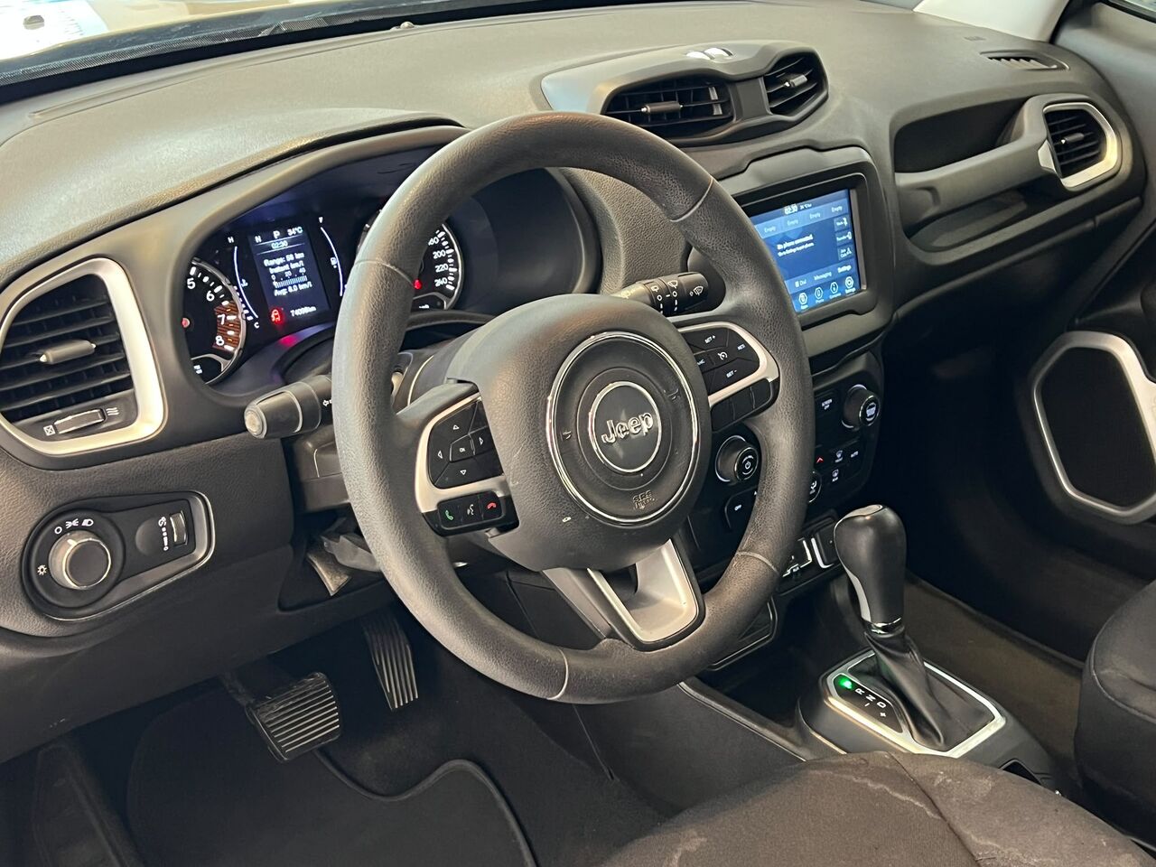 Riffa, Vehicles, Cars & Trucks , BHD 3700,  Jeep Renegade SPORT,  2020,  Automatic,  73000 KM,   MODEL  FOR SALE