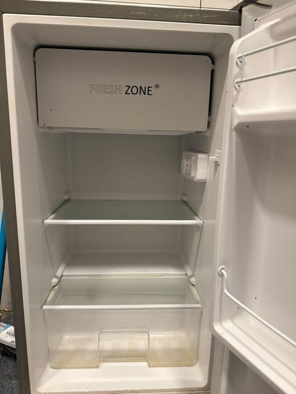 Riyadh, Furniture, SAR 1850,  Urgent Moving Sale &ndash; Queen Bed, Wardrobe, Mirror & 86L Refrigerator | Riyadh
