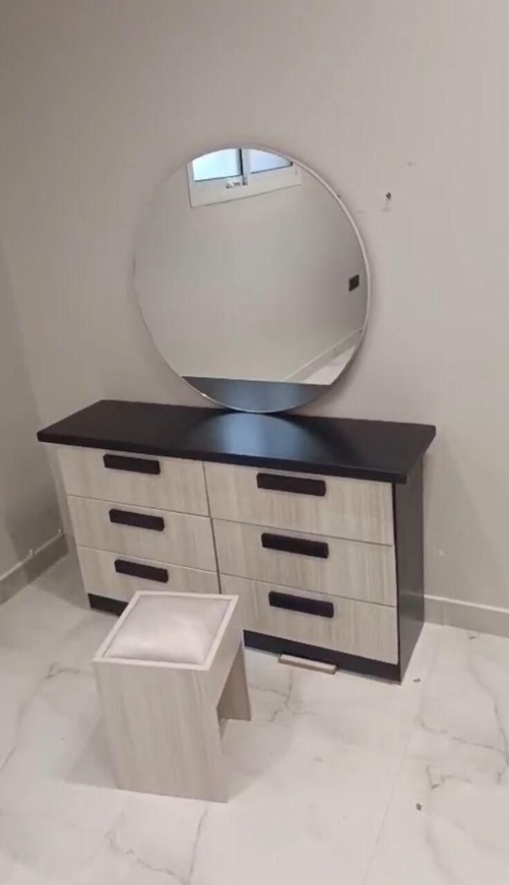 Riyadh, Furniture, SAR 1850,  Urgent Moving Sale &ndash; Queen Bed, Wardrobe, Mirror & 86L Refrigerator | Riyadh
