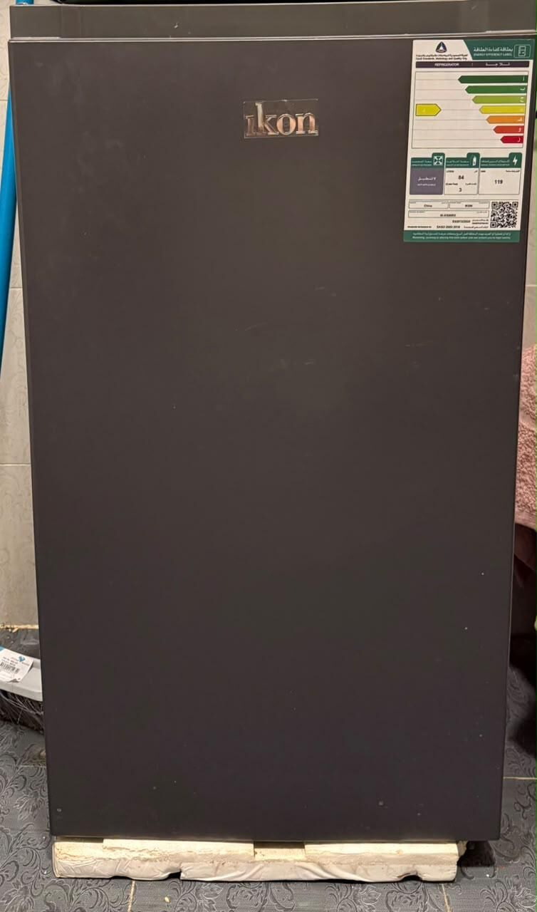 Riyadh, Furniture, SAR 1850,  Urgent Moving Sale &ndash; Queen Bed, Wardrobe, Mirror & 86L Refrigerator | Riyadh