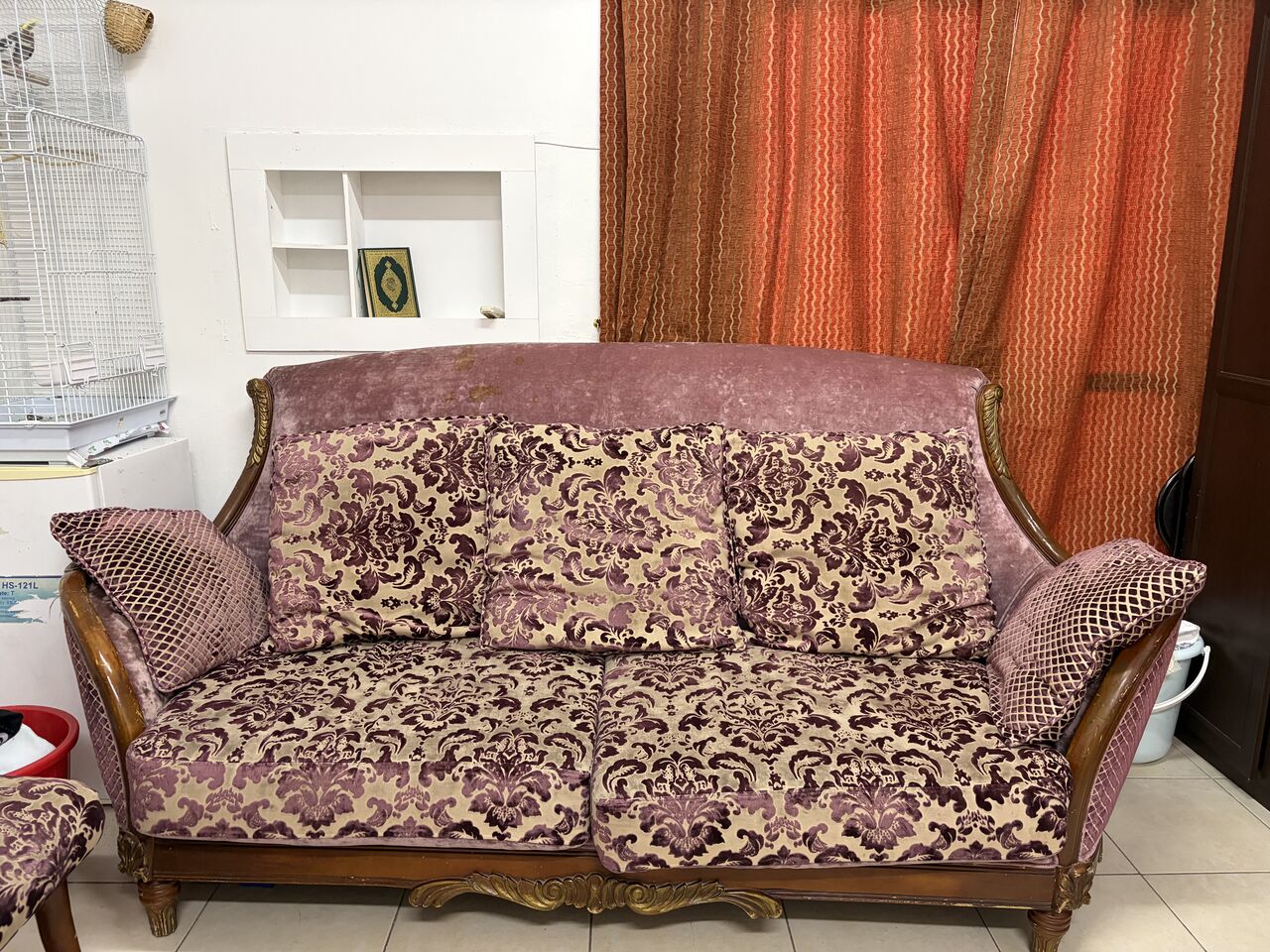 Al Malaz, Furniture, SAR 2200,  Urgent Sale Royal Sofa Set With Cusion&rsquo;s.