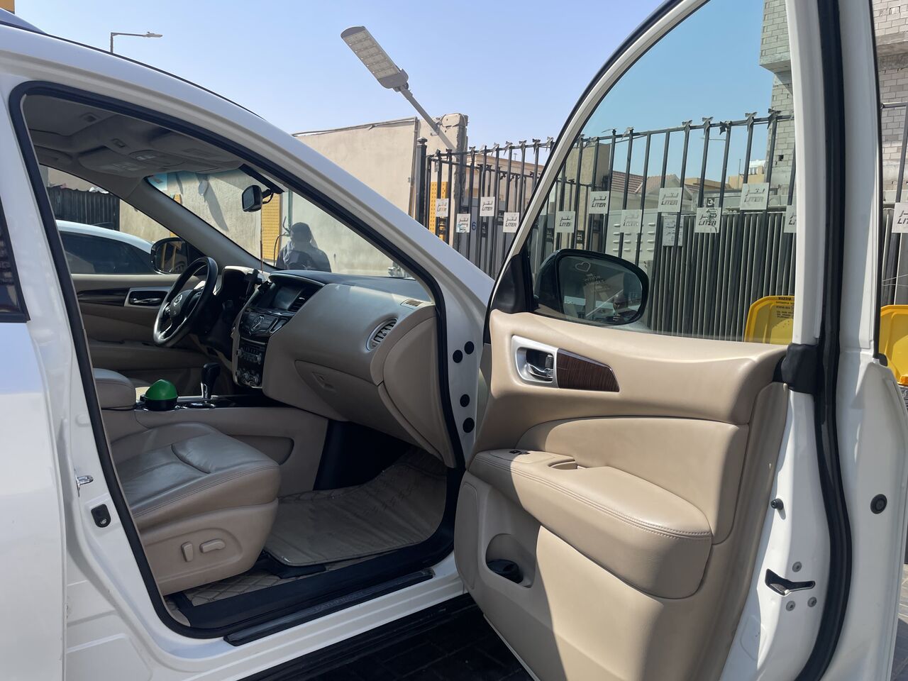 Riyadh, Vehicles, Cars & Trucks , SAR 30000,  Nissan Pathfinder Platinum,  2016,  Automatic,  218000 KM,  Nissan Pathfinder  SV AWD