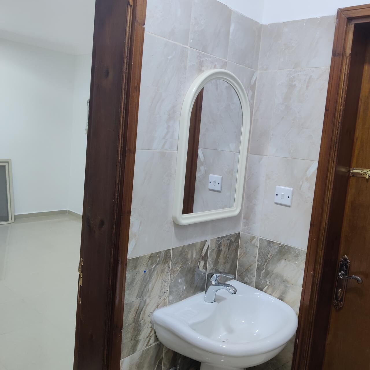 Jubail, Apartments, Flats, Houses & Villas, SAR 1200/month,  Bed Room And Bathroom For Executive Single Bachelor Only Muslim