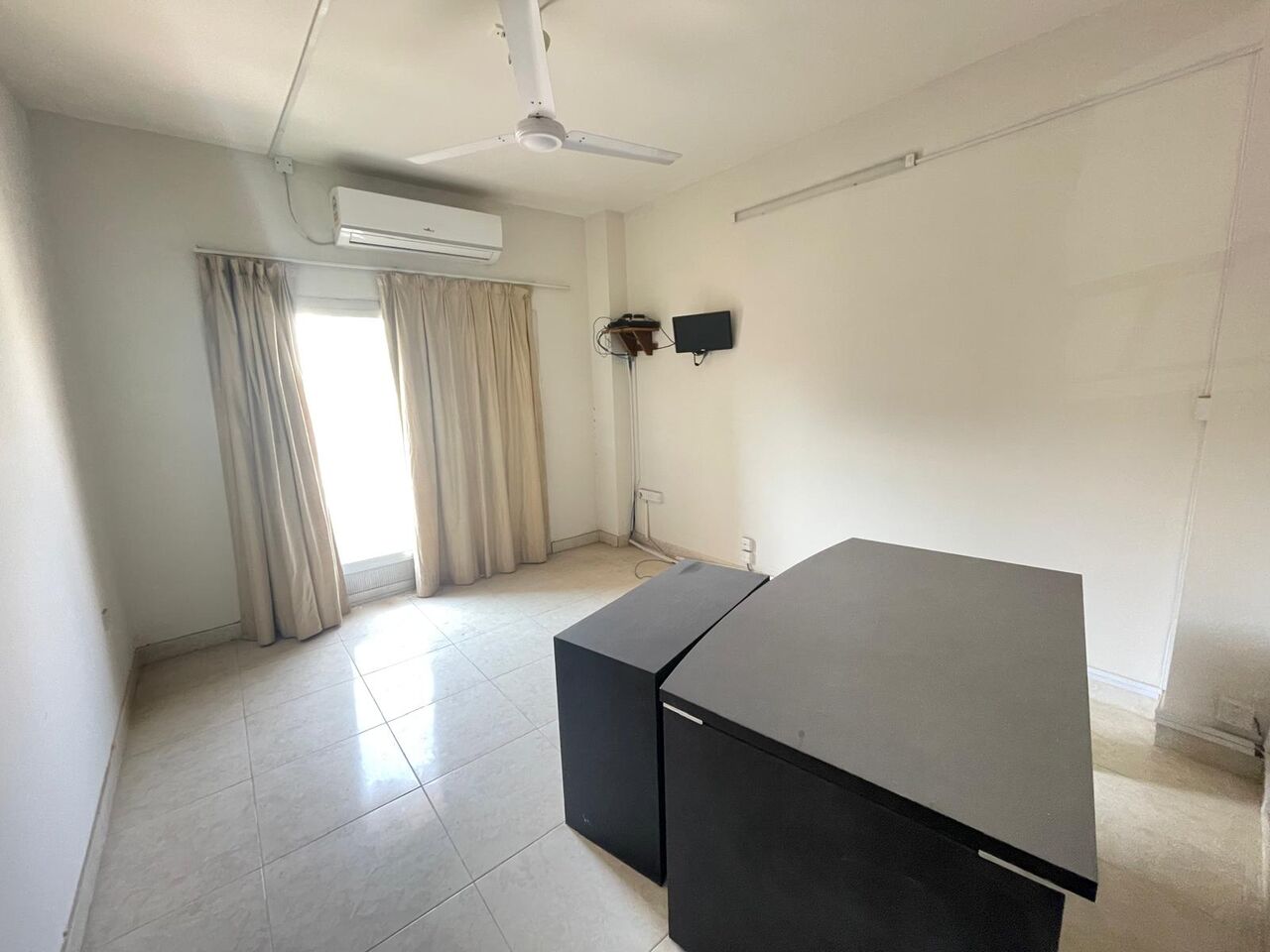 Hoora, Apartments, Flats, Houses & Villas, BHD 250/month,  2 BR,  Semi Furnished Office For Rent In Hoora