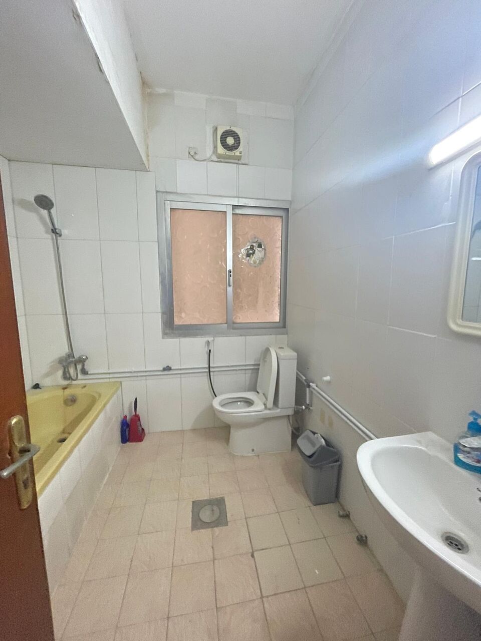 Hoora, Apartments, Flats, Houses & Villas, BHD 250/month,  2 BR,  Semi Furnished Office For Rent In Hoora