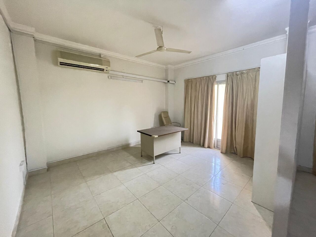 Hoora, Apartments, Flats, Houses & Villas, BHD 250/month,  2 BR,  Semi Furnished Office For Rent In Hoora