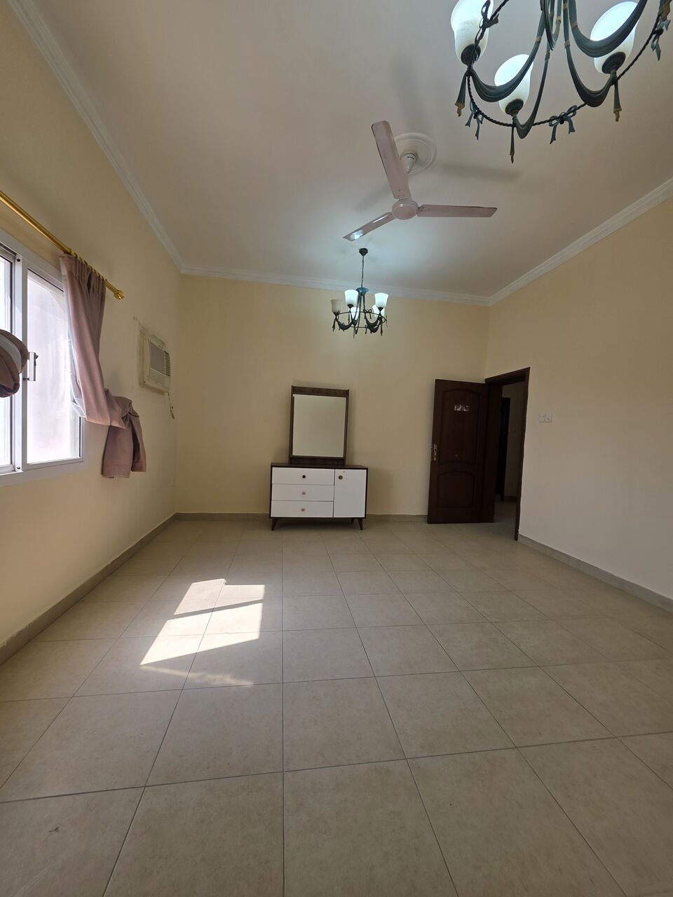 Mahooz, Apartments, Flats, Houses & Villas, BHD 280/month,  2 BR,  - Very Neet Semi Furnished 2 BHK Flat With Unlimited & Parking @280/BD In Mahooz