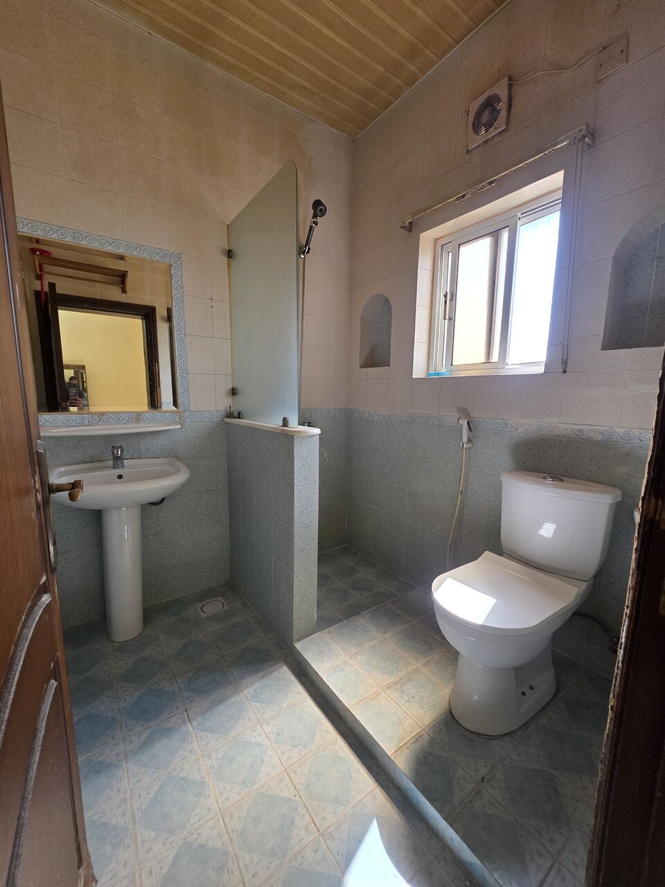 Mahooz, Apartments, Flats, Houses & Villas, BHD 280/month,  2 BR,  - Very Neet Semi Furnished 2 BHK Flat With Unlimited & Parking @280/BD In Mahooz