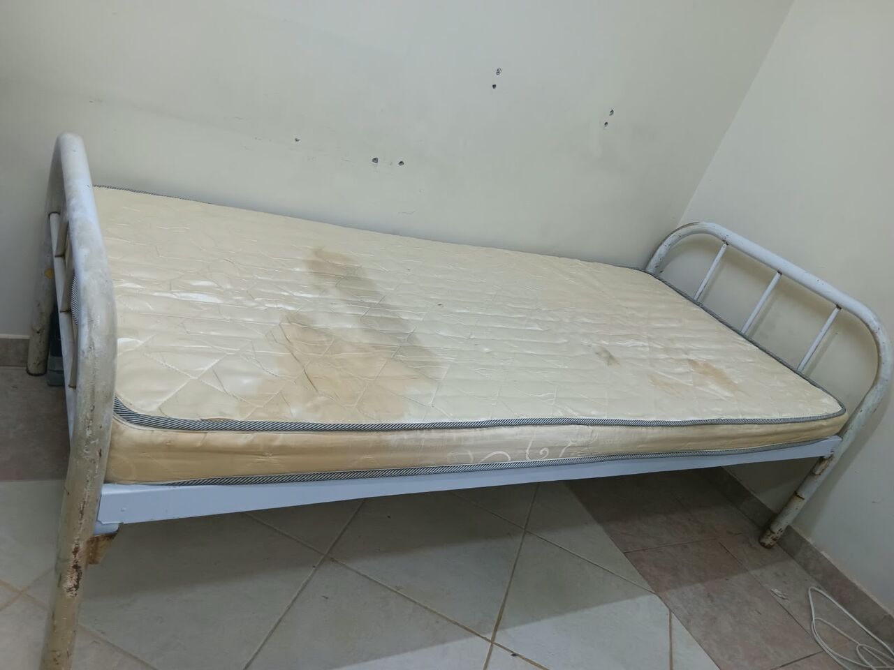 Al Aqeeq, Household Items, SAR 1000,  Move-Out Sale : TV, Big Foldable Plastic Shelve, Plastic Chairs, Beds With Mattress Etc.