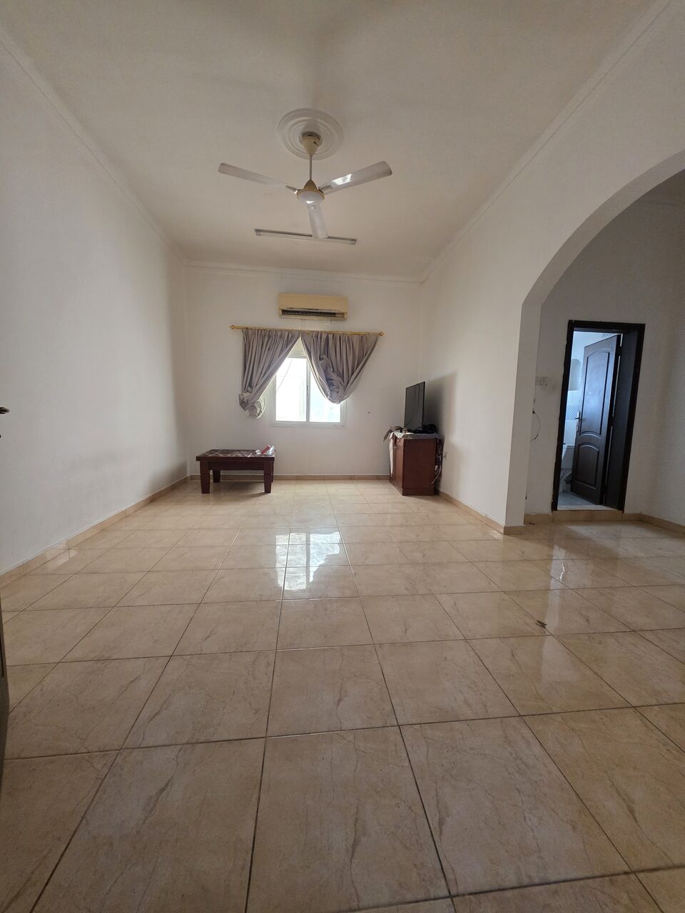 Mahooz, Apartments, Flats, Houses & Villas, BHD 280/month,  2 BR,  - Very Neet Semi Furnished 2 BHK Flat With Unlimited Ewa & Parking @280/BD In Mahooz