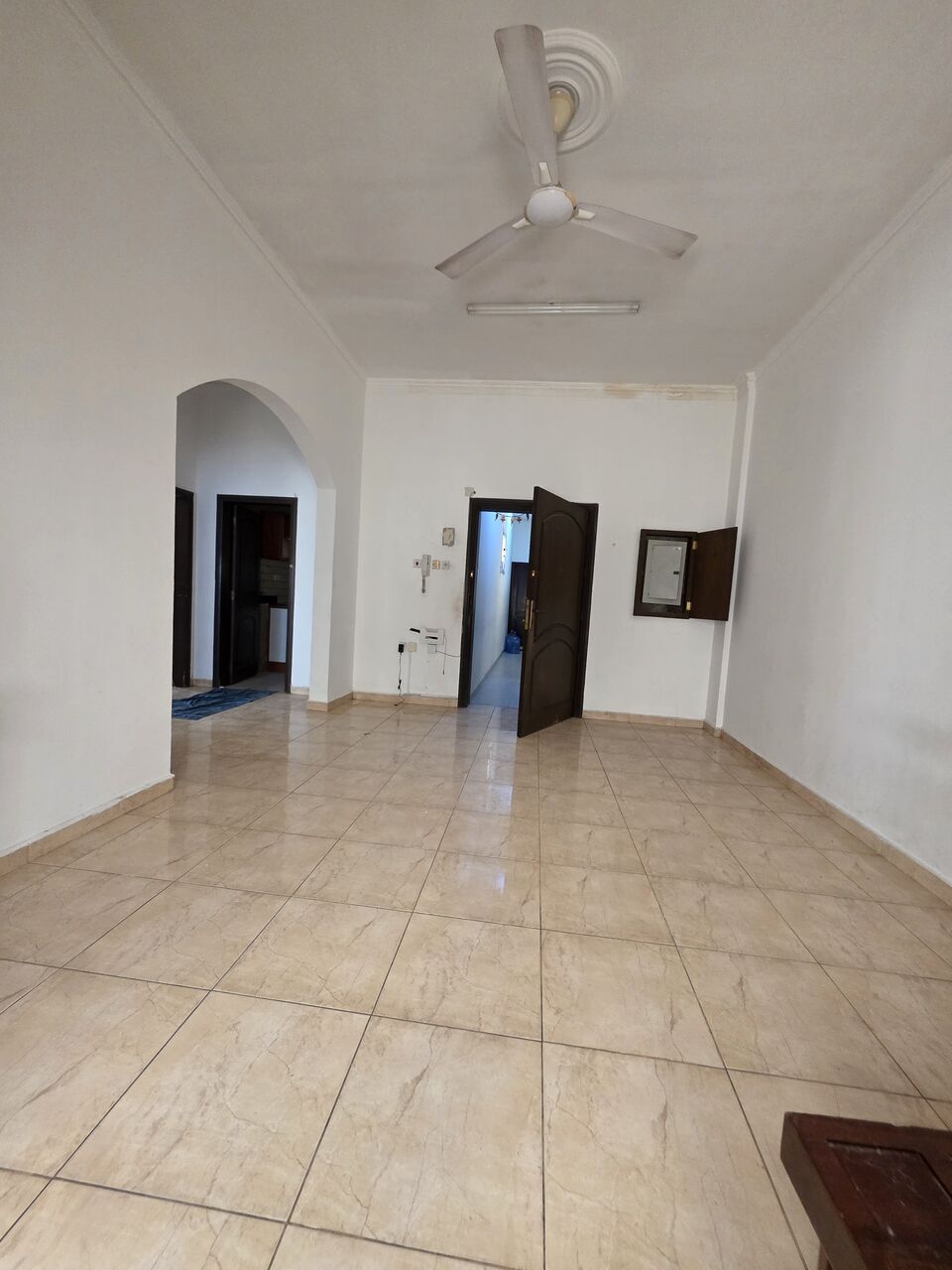 Mahooz, Apartments, Flats, Houses & Villas, BHD 280/month,  2 BR,  - Very Neet Semi Furnished 2 BHK Flat With Unlimited Ewa & Parking @280/BD In Mahooz