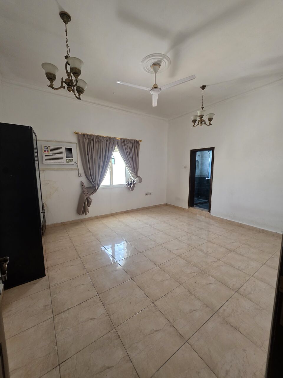 Mahooz, Apartments, Flats, Houses & Villas, BHD 280/month,  2 BR,  - Very Neet Semi Furnished 2 BHK Flat With Unlimited Ewa & Parking @280/BD In Mahooz