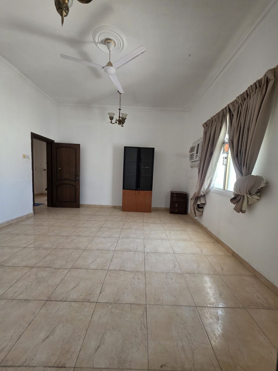 Mahooz, Apartments, Flats, Houses & Villas, BHD 280/month,  2 BR,  - Very Neet Semi Furnished 2 BHK Flat With Unlimited Ewa & Parking @280/BD In Mahooz