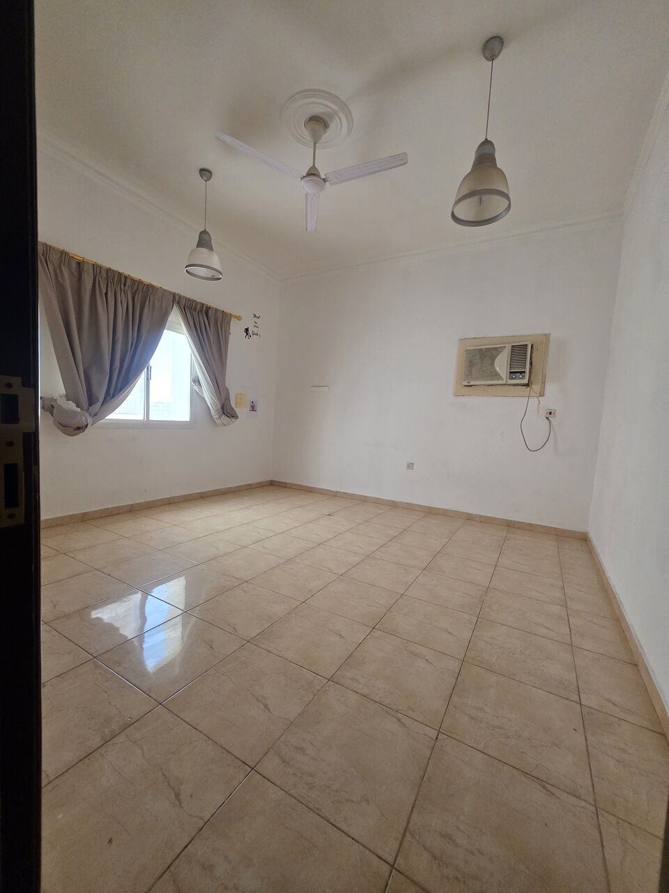 Mahooz, Apartments, Flats, Houses & Villas, BHD 280/month,  2 BR,  - Very Neet Semi Furnished 2 BHK Flat With Unlimited Ewa & Parking @280/BD In Mahooz