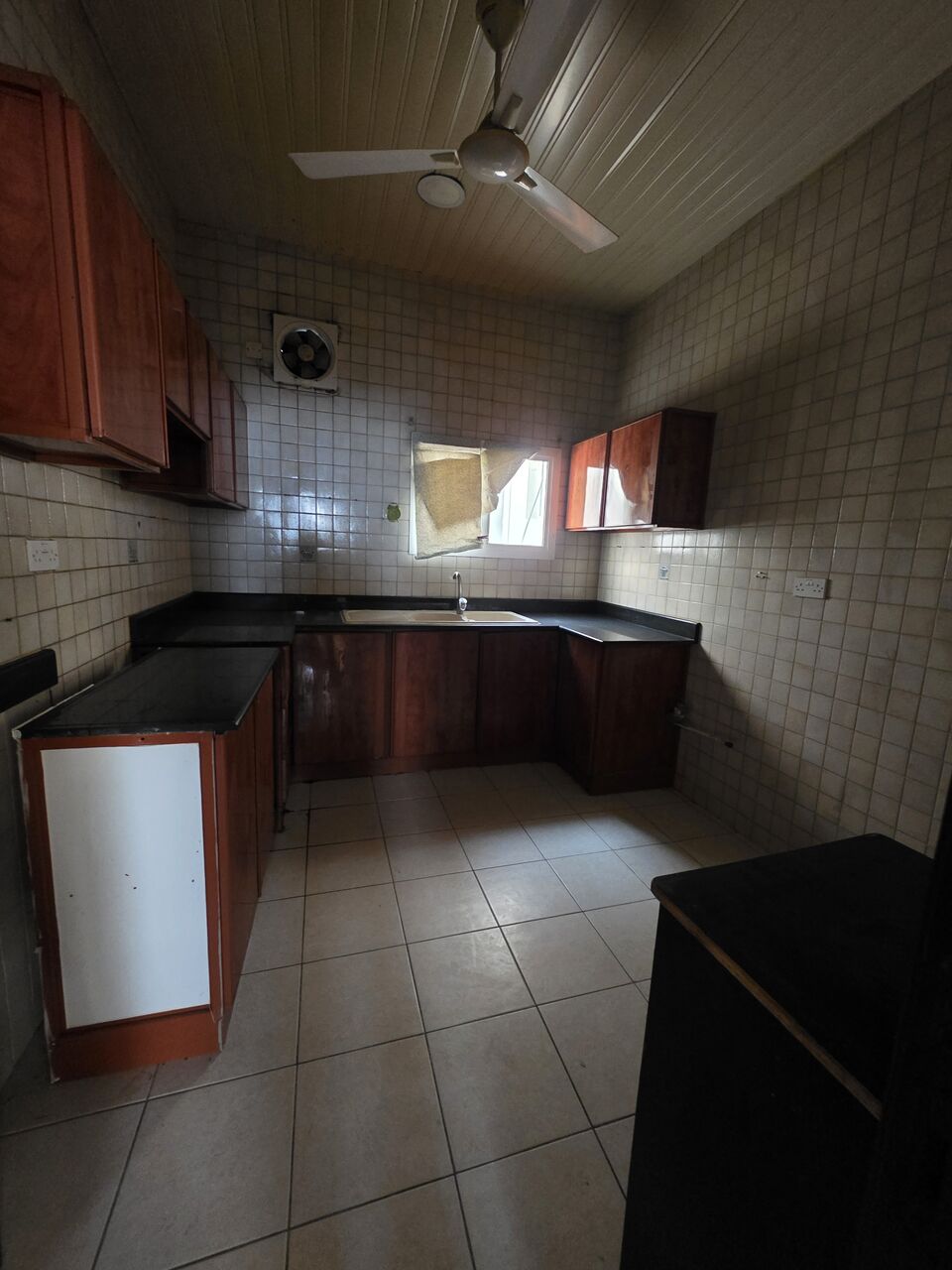 Mahooz, Apartments, Flats, Houses & Villas, BHD 280/month,  2 BR,  - Very Neet Semi Furnished 2 BHK Flat With Unlimited Ewa & Parking @280/BD In Mahooz