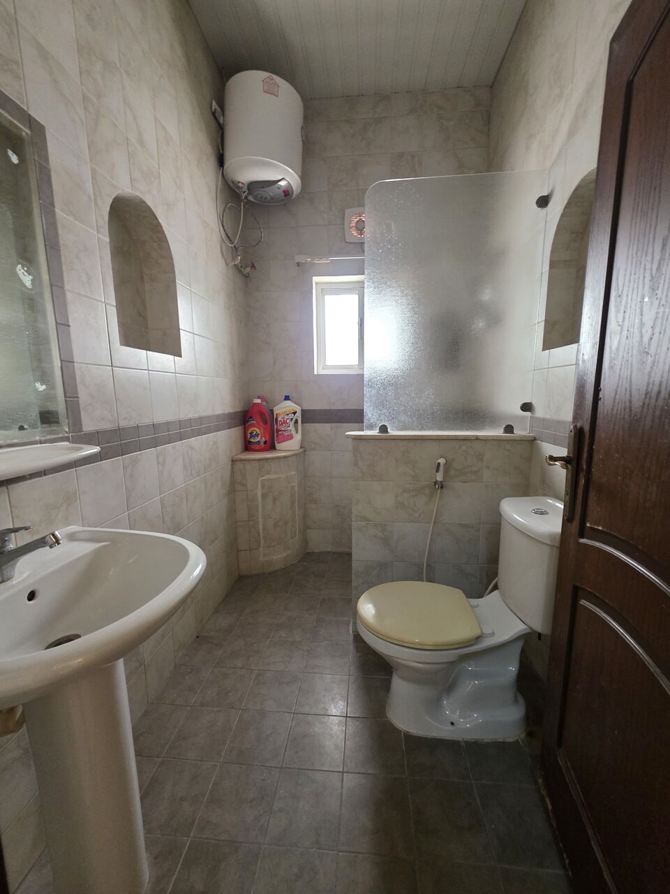 Mahooz, Apartments, Flats, Houses & Villas, BHD 280/month,  2 BR,  - Very Neet Semi Furnished 2 BHK Flat With Unlimited Ewa & Parking @280/BD In Mahooz