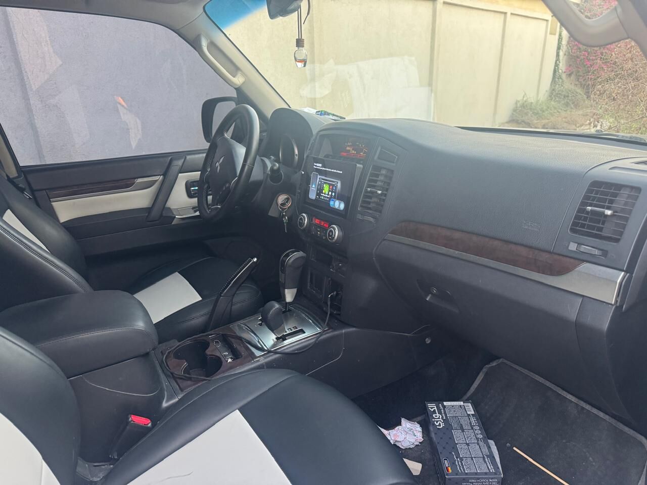 Dubai, Vehicles, Cars & Trucks , AED 21000,  Mitsubishi Pajero,  2013,  Automatic,  178000 KM,  Urgent Sale -Mitsubi