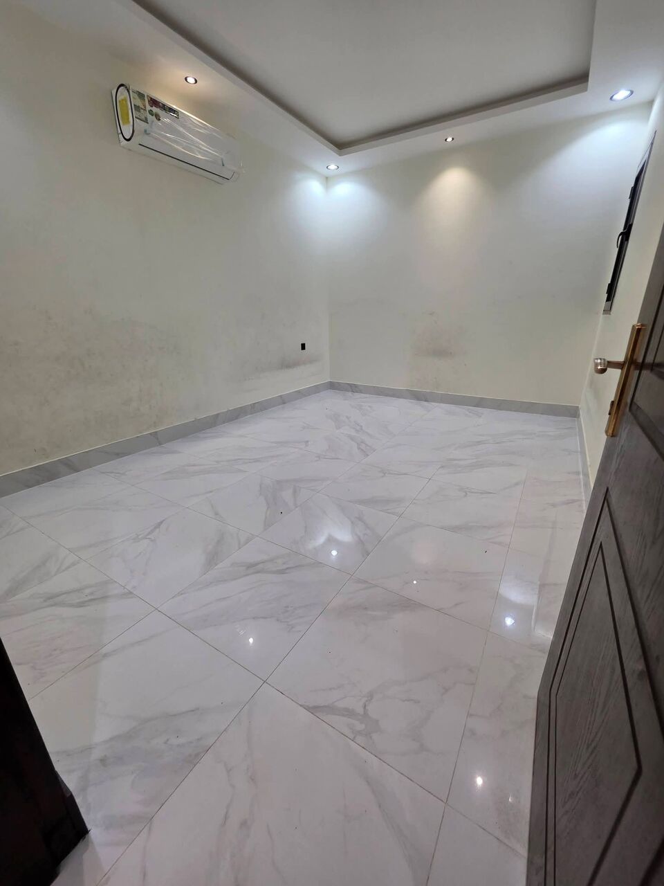Khobar, Apartments, Flats, Houses & Villas, 2 BR,  FAMILY APARTMENT FOR RENT &ndash;TWO BEDROOMS &ndash; SAR 25,000 &ndash; WATER + AC + PARKING INCLUDED