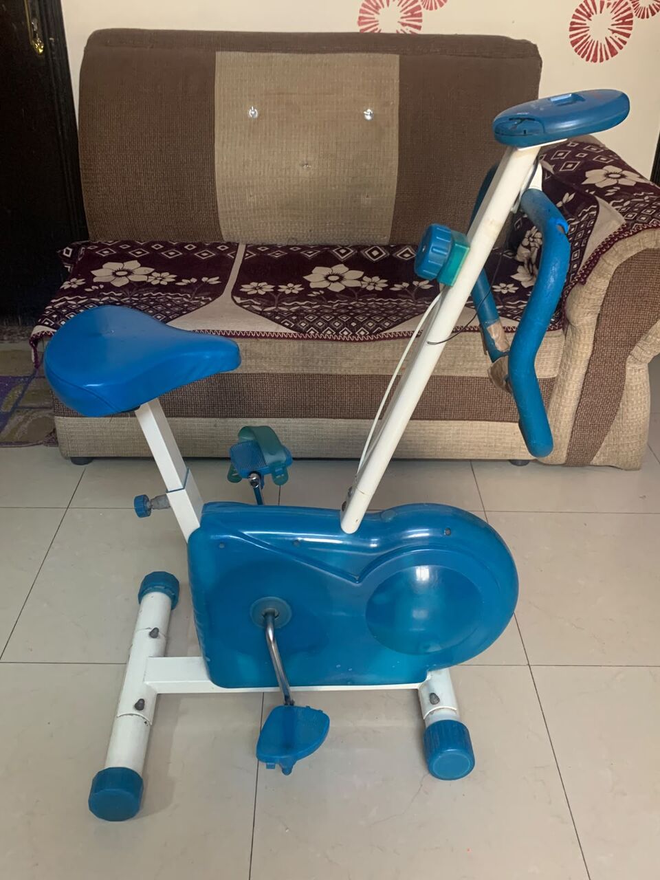 Jubail, Sporting Goods, SAR 400,  Indoor Fitness Cycling Bike For Gym & Six Pack Multi Function Bench Table With Foam Roller