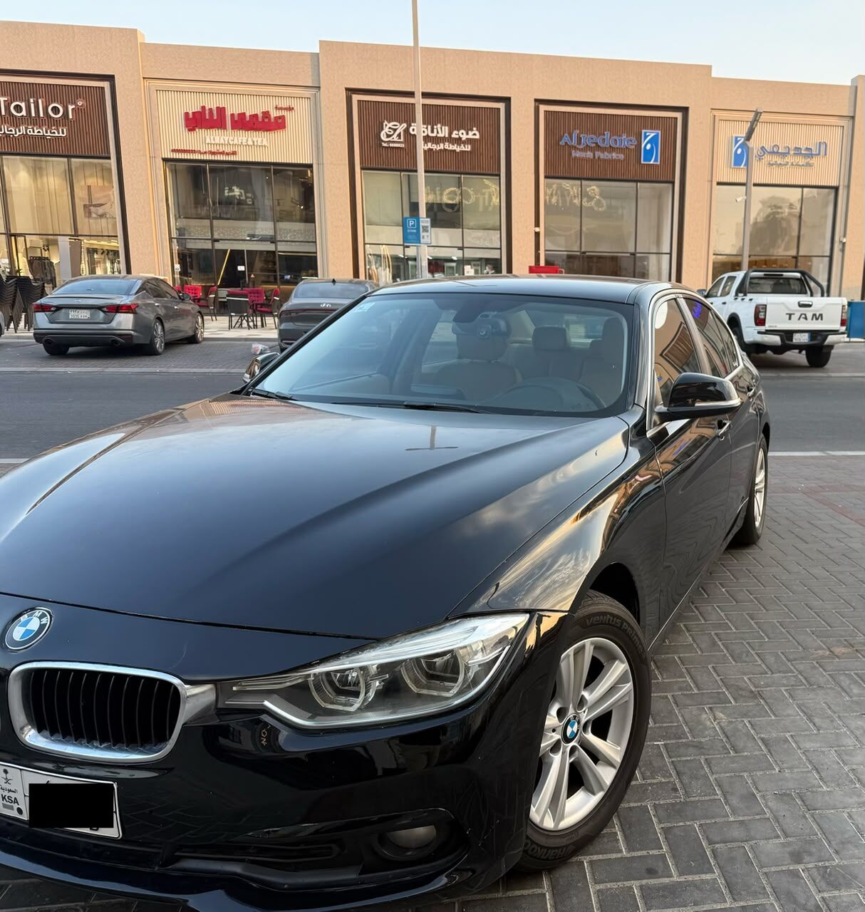 Jeddah, Vehicles, Cars & Trucks , SAR 60000,  BMW 320,  2018,  Automatic,  159000 KM,   Dark Blue Color