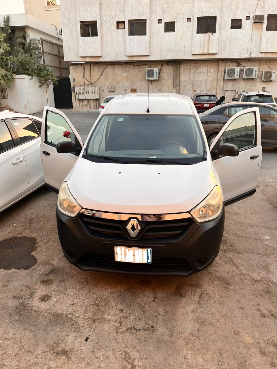 Riyadh, Vehicles, Cars & Trucks , SAR 14500,  Renault رينو,  2017,  Manual,  130000 KM,   دوكر فان