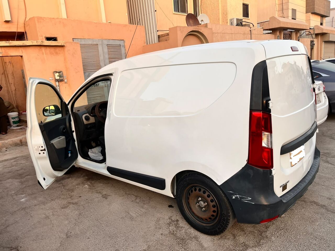 Riyadh, Vehicles, Cars & Trucks , SAR 14500,  Renault رينو,  2017,  Manual,  130000 KM,   دوكر فان
