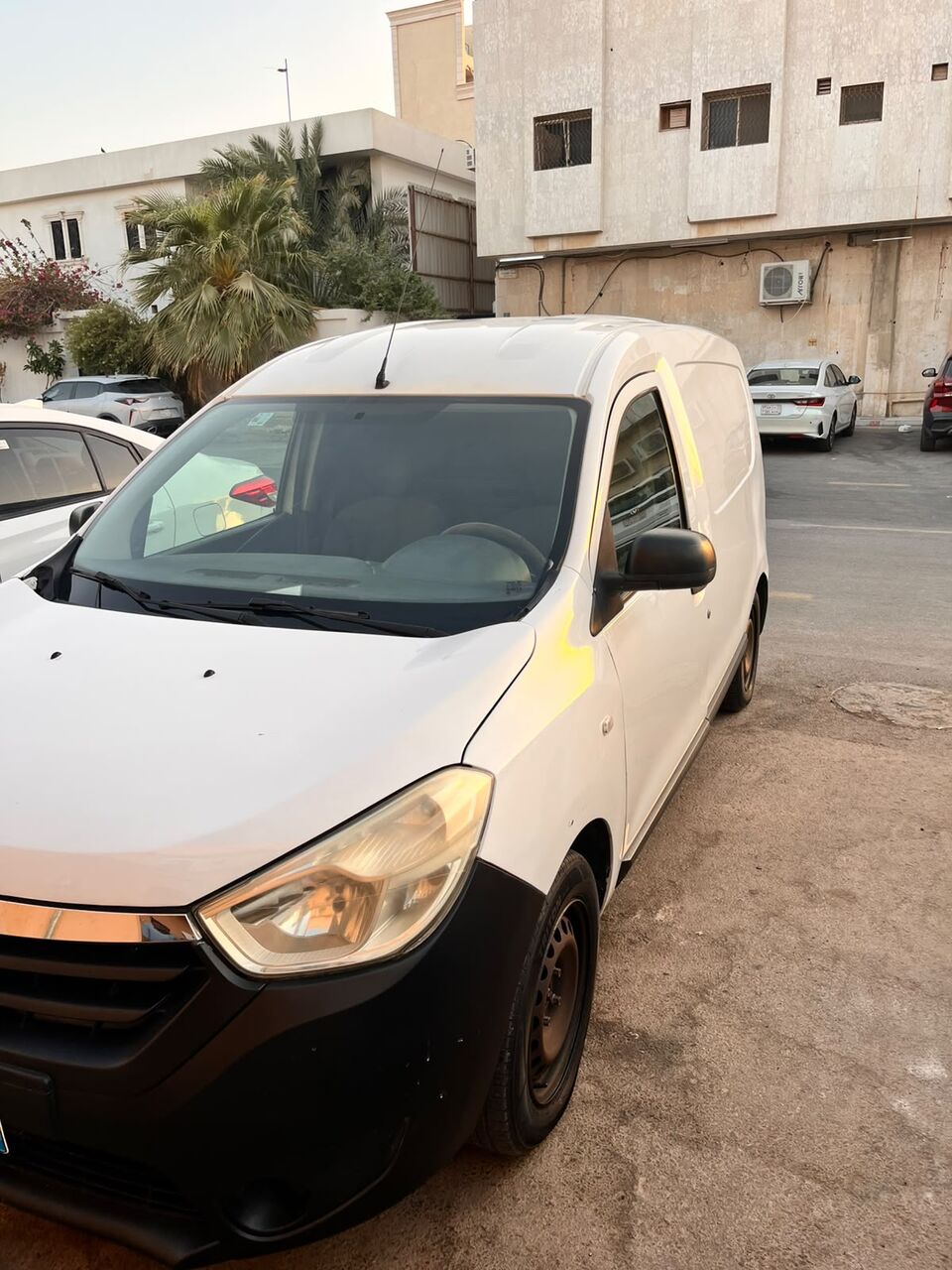 Riyadh, Vehicles, Cars & Trucks , SAR 14500,  Renault رينو,  2017,  Manual,  130000 KM,   دوكر فان