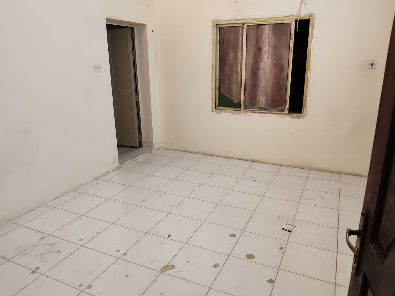 Tubli, Rooms for Rent, BHD 90/month,  Single Bedroom With Attached Bathroom 90bhd, Hall And Kitchen Sharing.