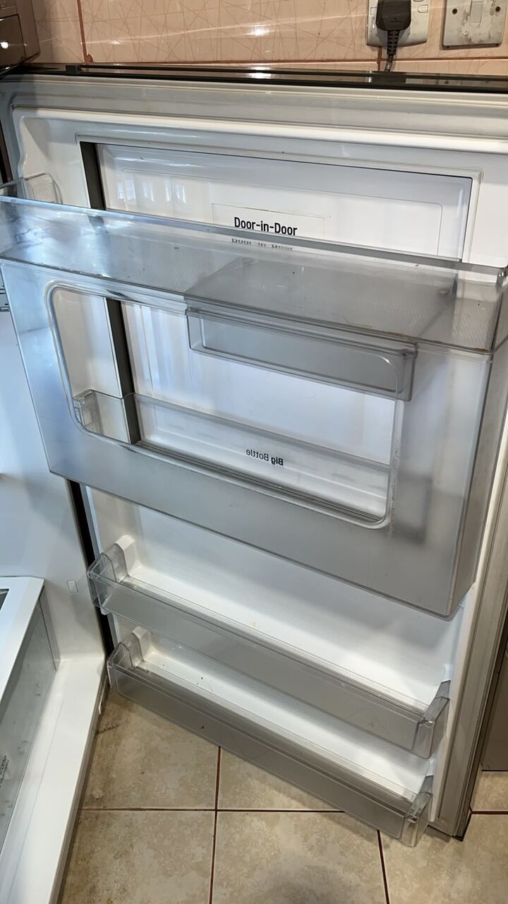 Al Malaz, Appliances, SAR 1000,  LG FRIDGE FOR SALE
