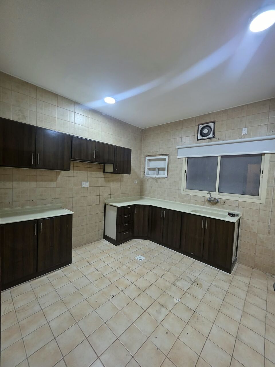 Khobar, Apartments, Flats, Houses & Villas, SAR 21000/year,  4 BR,  Consists Of:- 4 Bedrooms, A Living Room, 2 Bathrooms,   And A Kitchen,     Second Floor  E