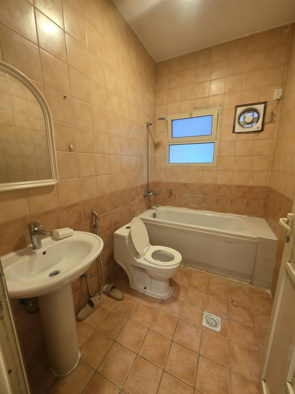 Khobar, Apartments, Flats, Houses & Villas, SAR 21000/year,  4 BR,  Consists Of:- 4 Bedrooms, A Living Room, 2 Bathrooms,   And A Kitchen,     Second Floor  E