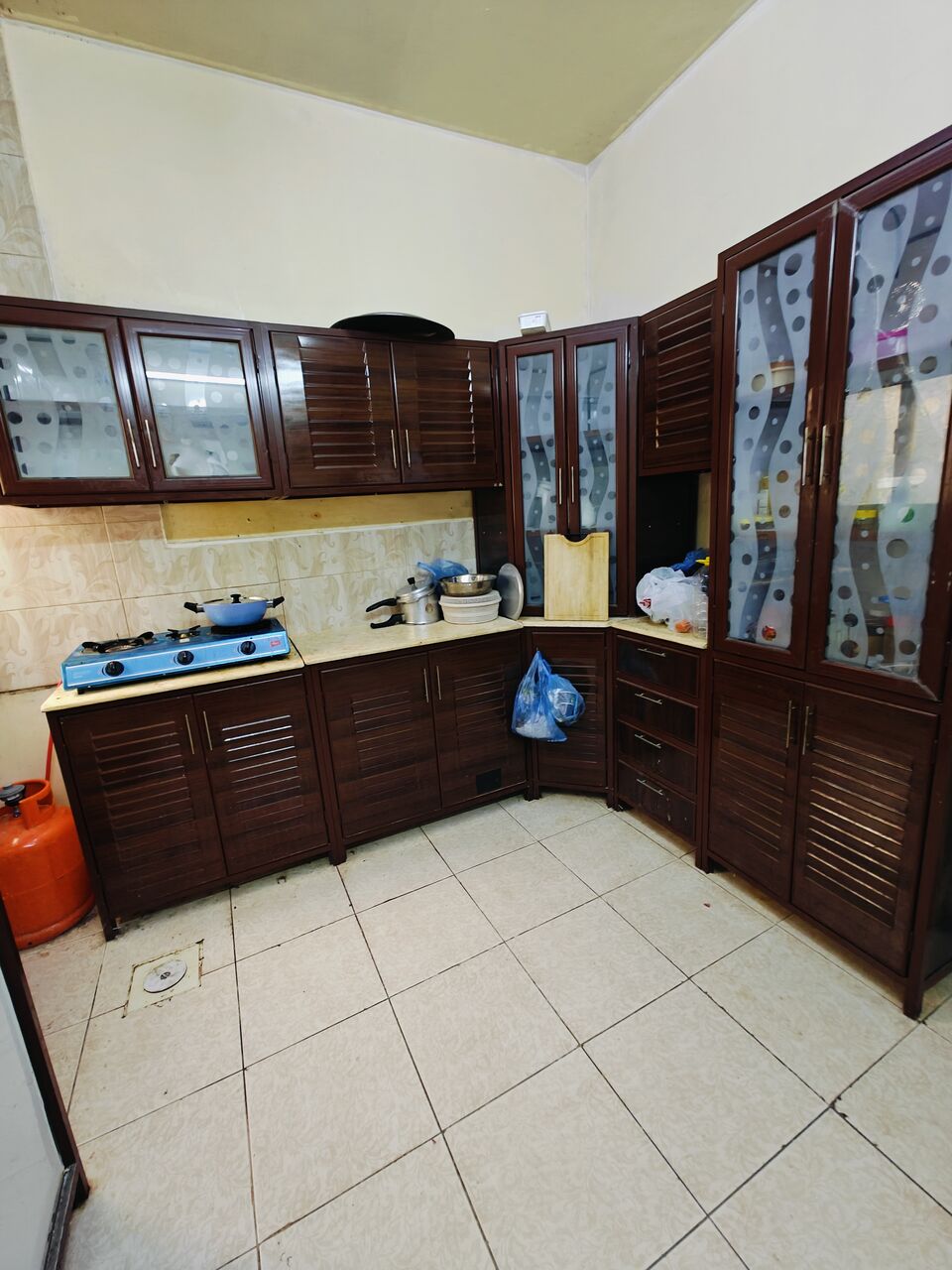 Al Wizarat, Rooms for Rent, SAR 1100/month,  Furnished,  I Want To Rent Out One Seperate Room In My Flat
