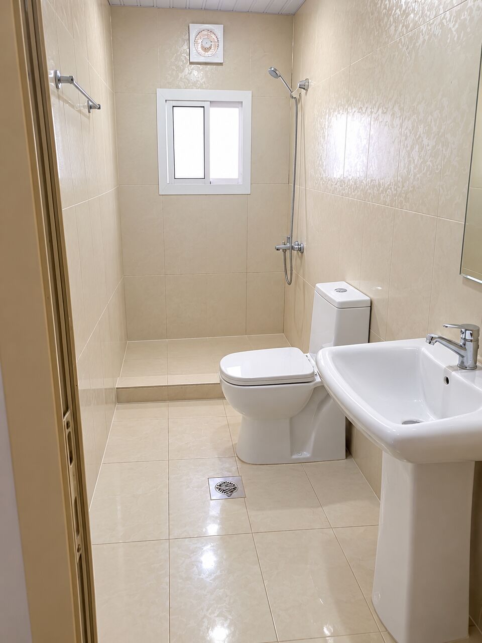 Adliya, Apartments, Flats, Houses & Villas, BHD 170/month,  Studio,  Studio Flat With A Big Kitchen And Bathroom In 170 Bd With Unlimited Ewa In Adliya32068969